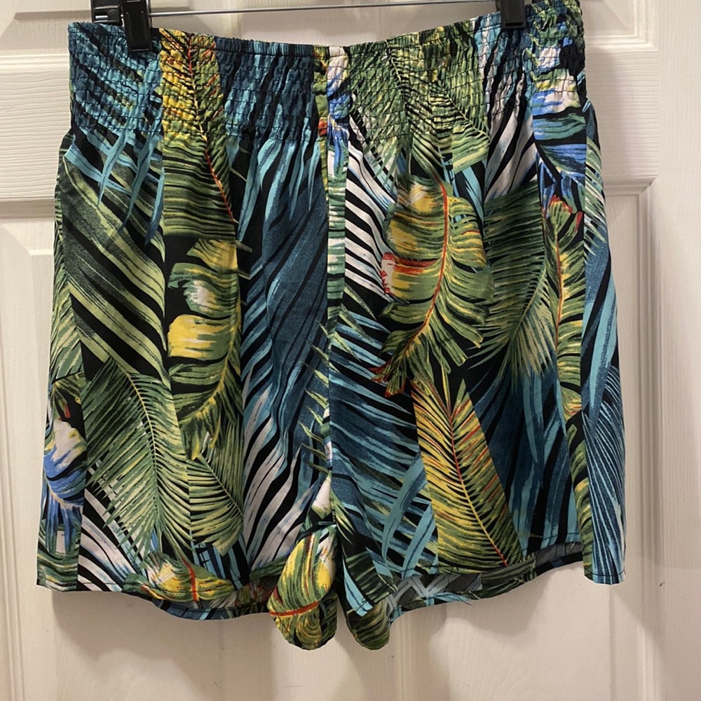 SHEIN plus 1XL tropical print shorts